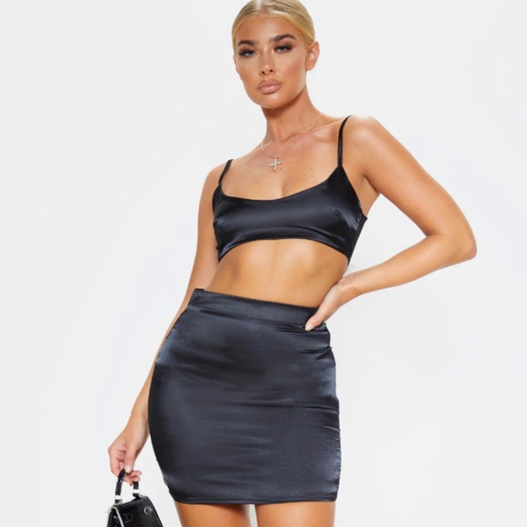 **MUST BE BUNDLED Black satin scoop neck cropped top - Picture 2 of 7